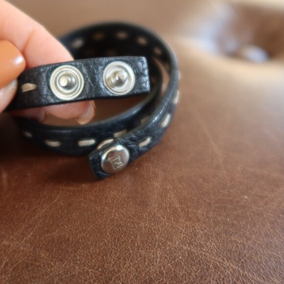 Authentic FENDI Selleria double wrap leather bracelet in black w silver FS stamp - Picture 5 of 9